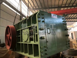 發(fā)往山東鋼鐵日照分公司基地，對輥破碎機(jī)P1210